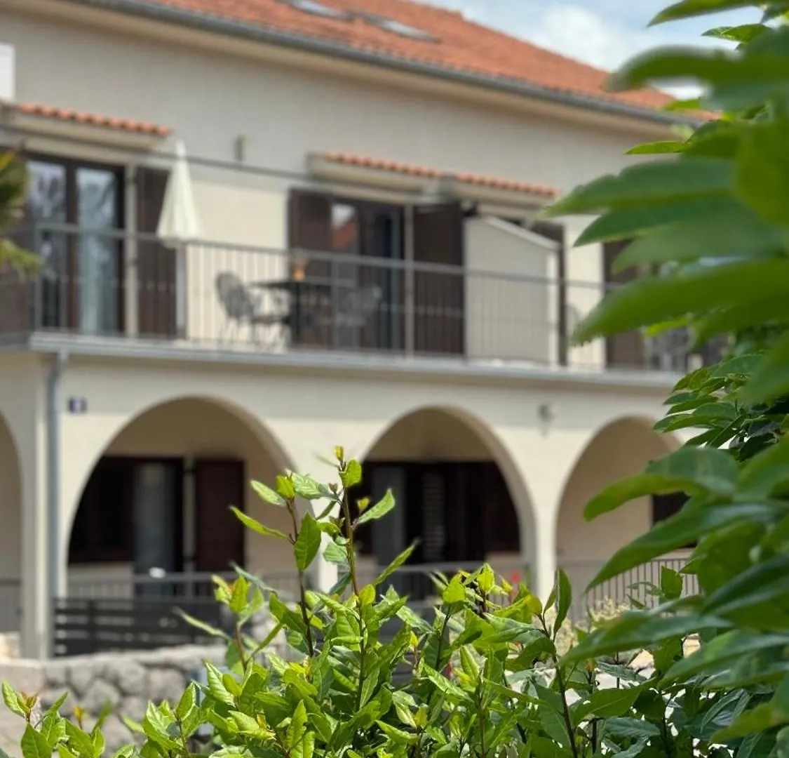 Apartments Ein Haus In Der Sonne Malinska 0*,