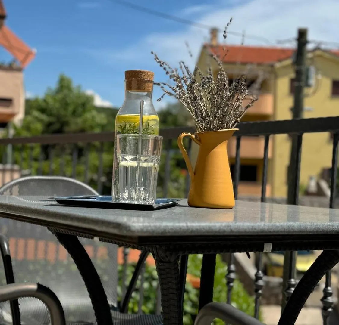 Apartments Ein Haus In Der Sonne Malinska 0*,  Croatia